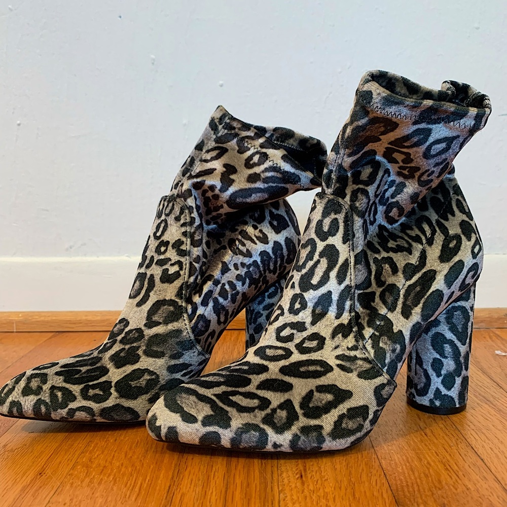 A New Day cheetah pointed toe heels